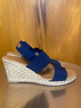 Never Worn Andre Assous Navy Elastic Espadrille 3” Wedge Sandals Made in Spain